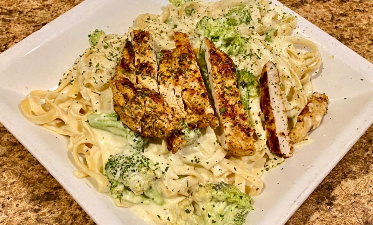 Chicken & Broccoli Fettuccine Alfredo