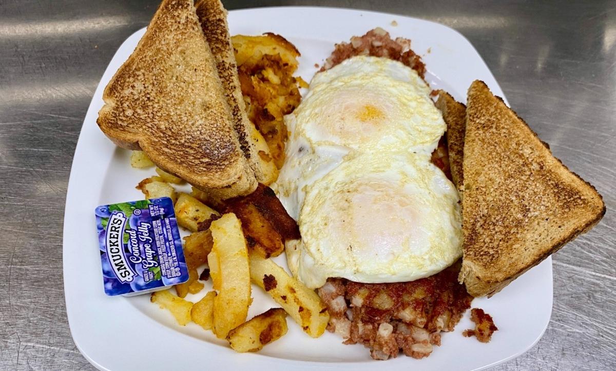 2 Eggs w/ Corned Beef Hash