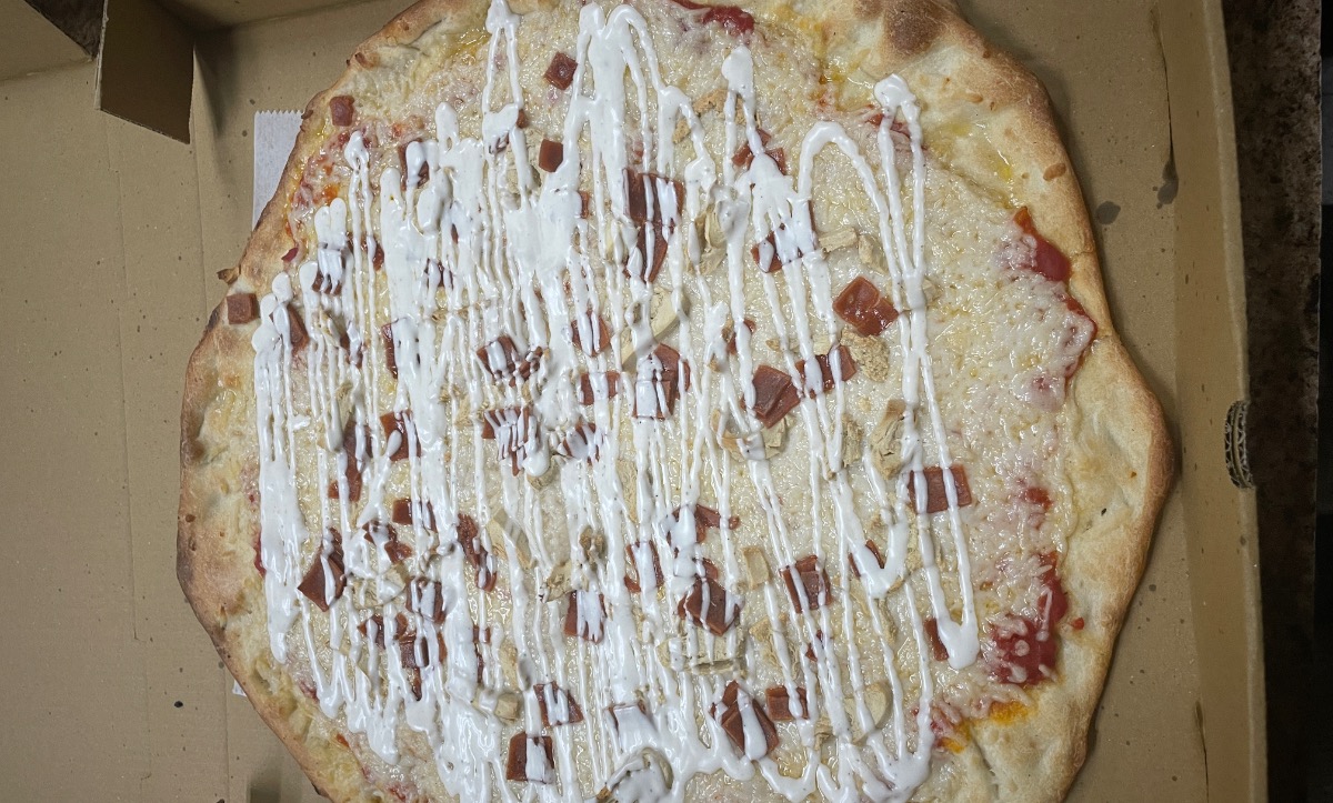 Large 8-Cut Chicken Bacon Ranch Vegan Pizza