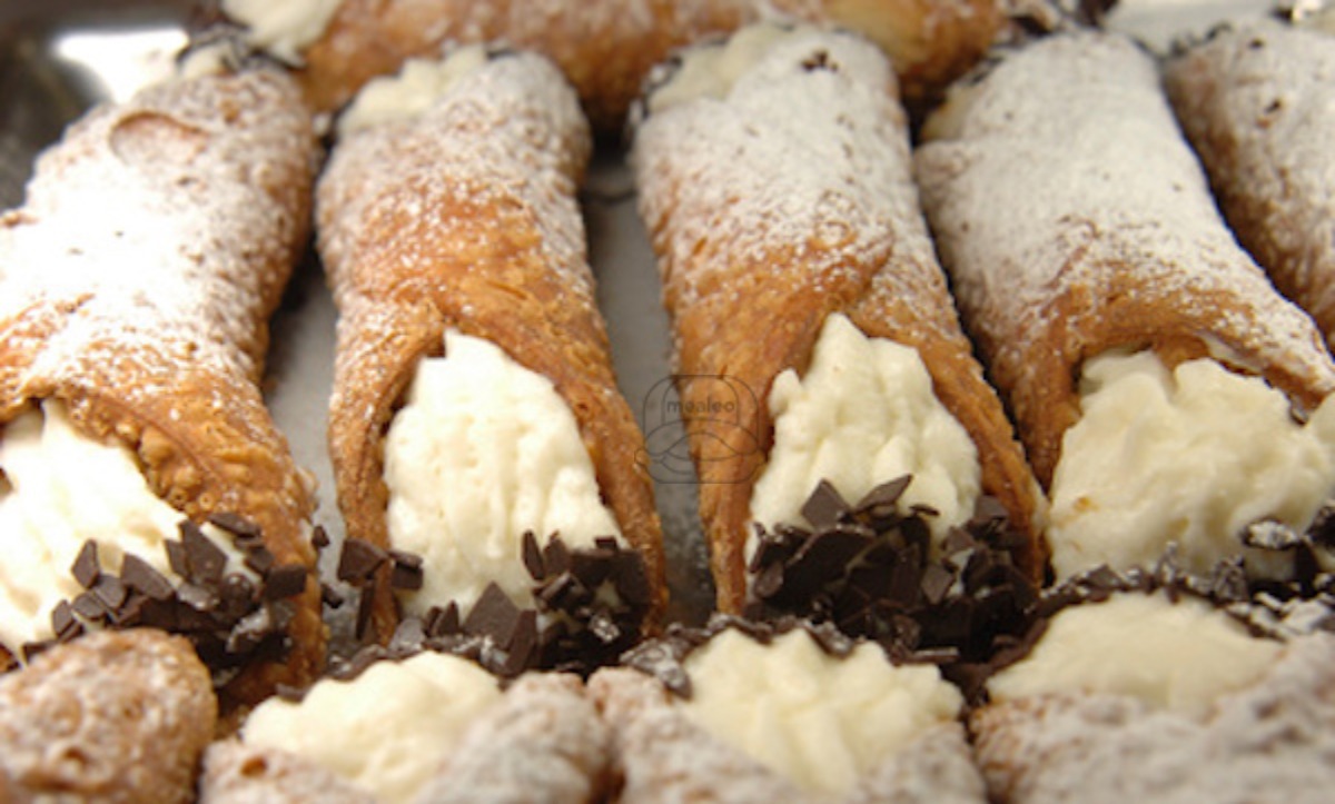 Classic Chocolate Chip Cannoli