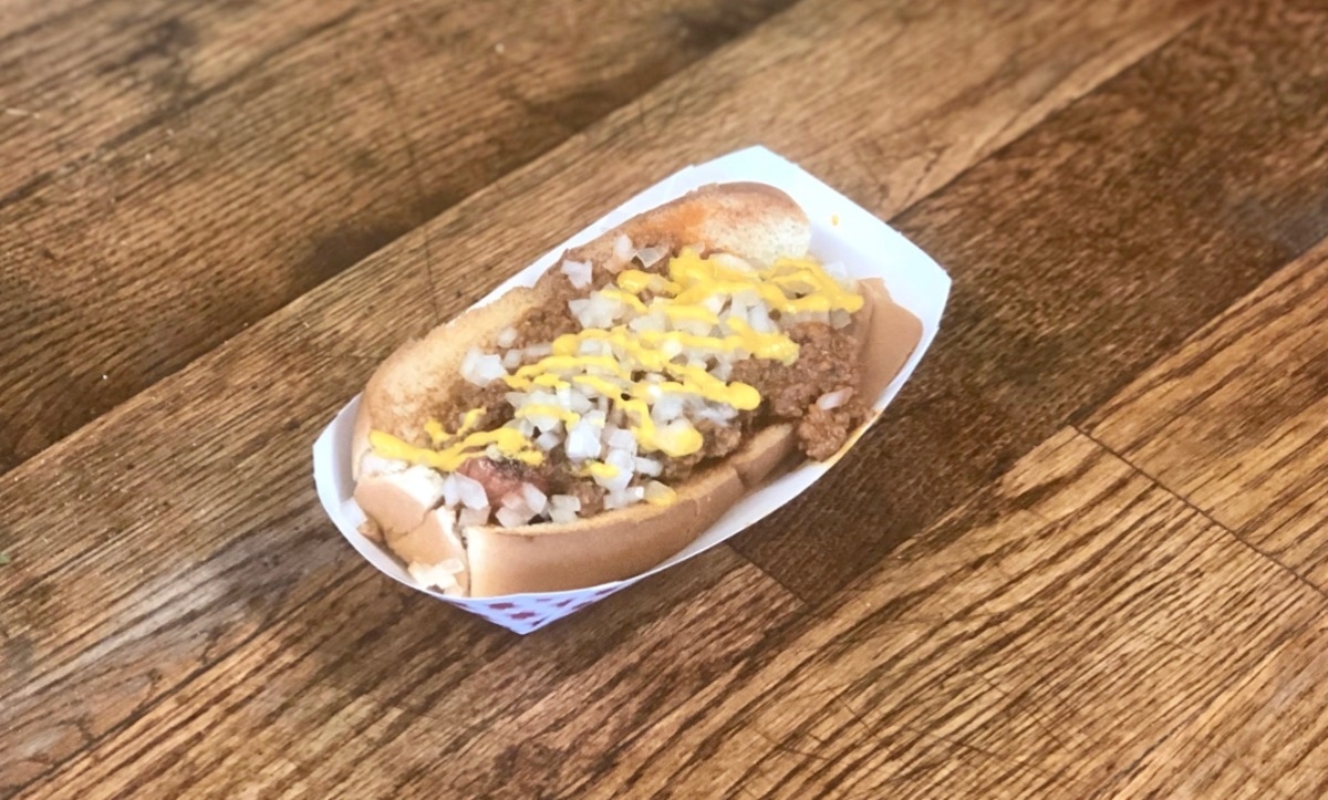 Hot Dog (w/ Meat Sauce, Mustard, Onion)