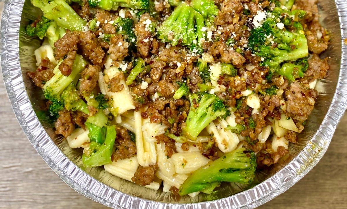 Rigatoni w/ Broccoli, Sausage, Oil & Garlic