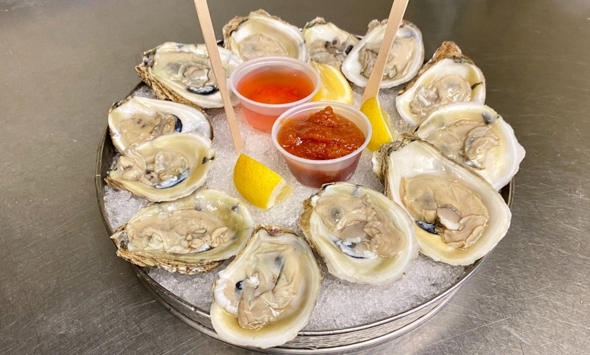 Raw Oysters (One Dozen)