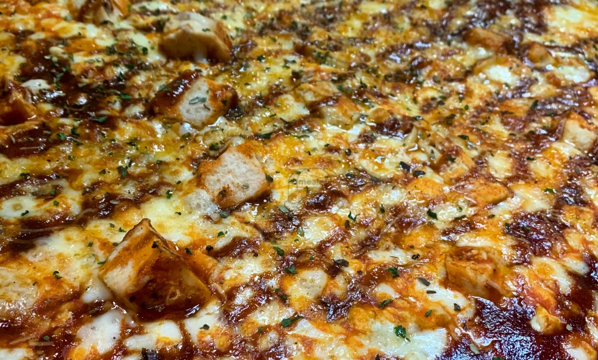 Large Buffa-Que Pizza (16-inch)