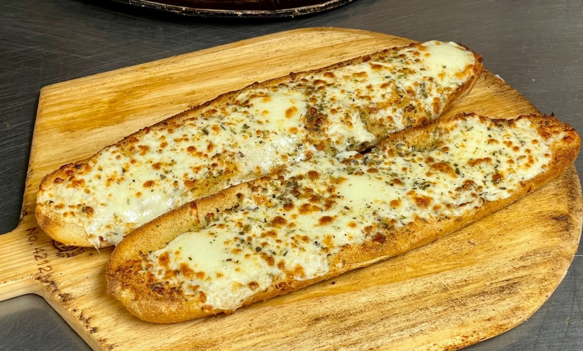 Garlic Bread w/ Cheese