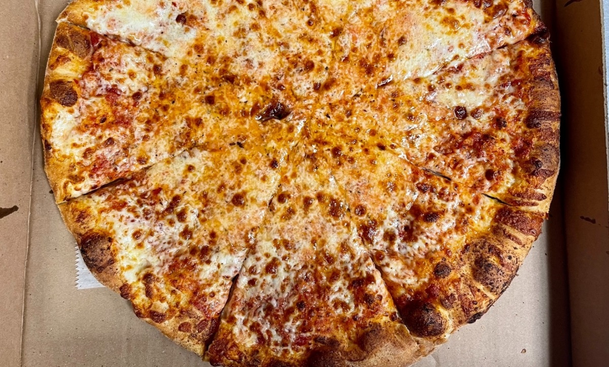 Medium Cheese Pizza (8 Cut)