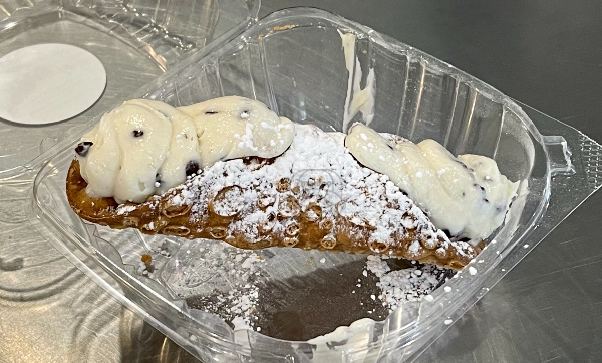 Jumbo Cannolis