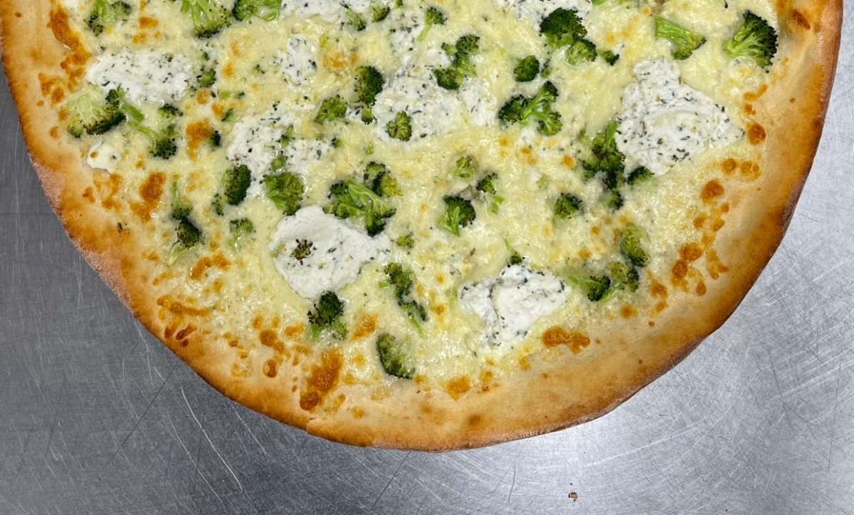 White Broccoli Pizza