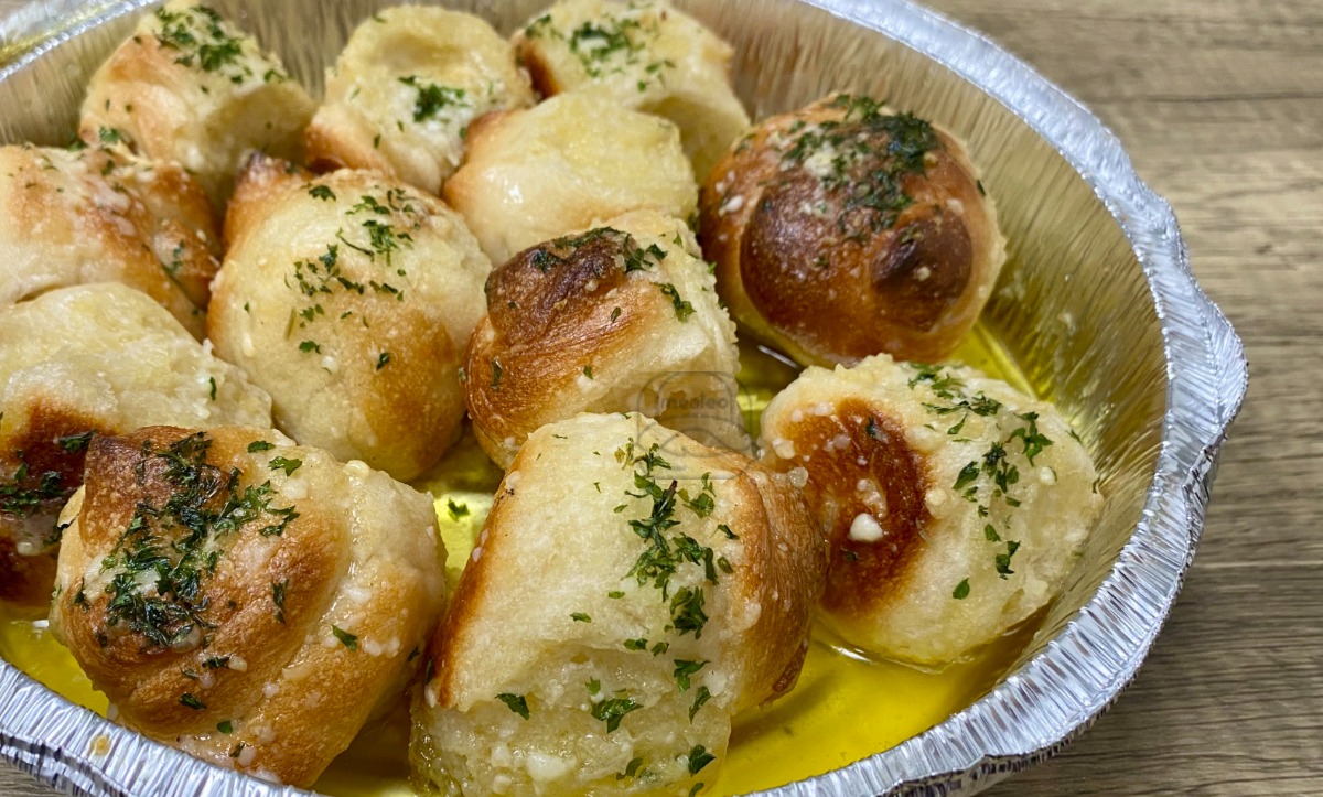 6 Garlic Knots