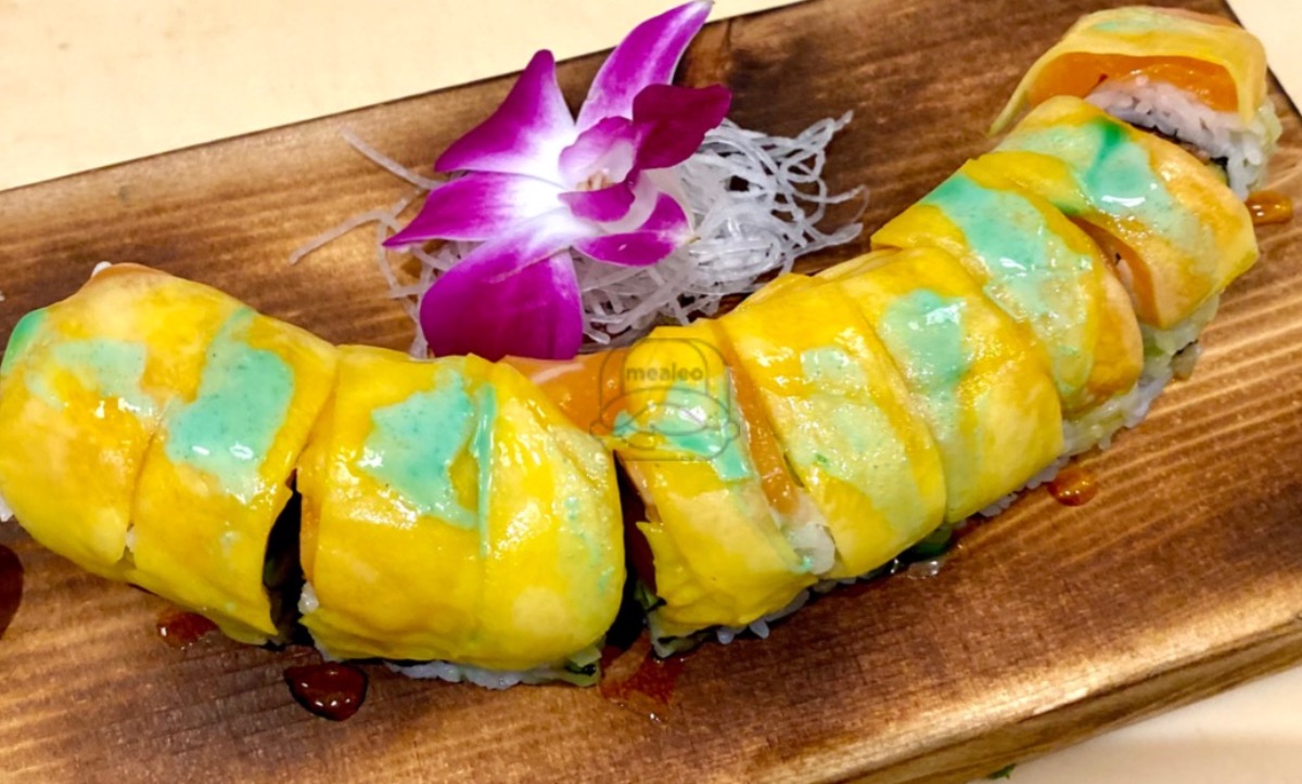 Mango Salmon Roll*