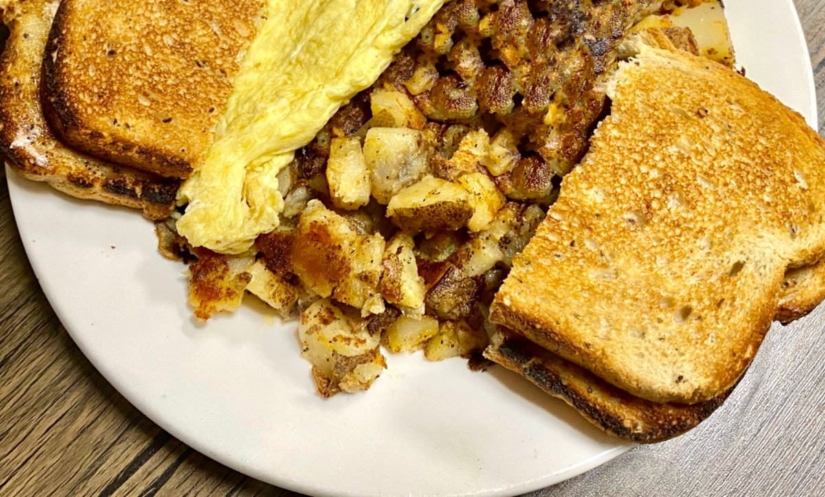 2 Eggs, Toast & Homefries