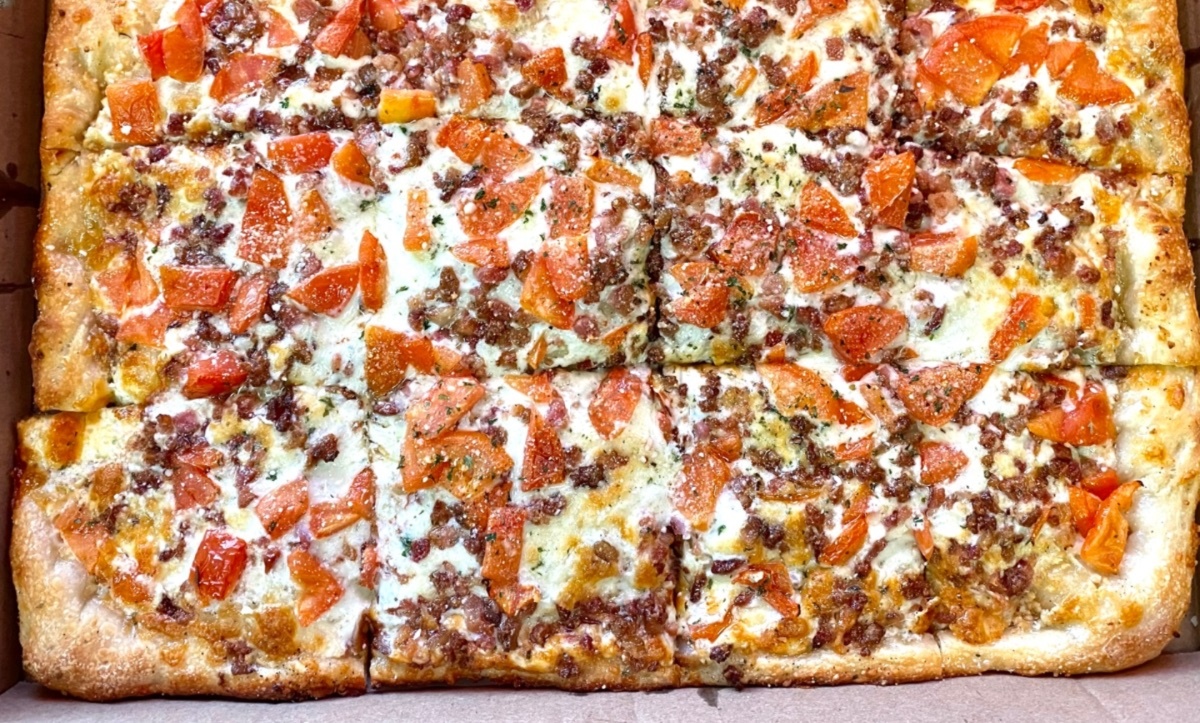 Bacon & Tomato Pizza 12