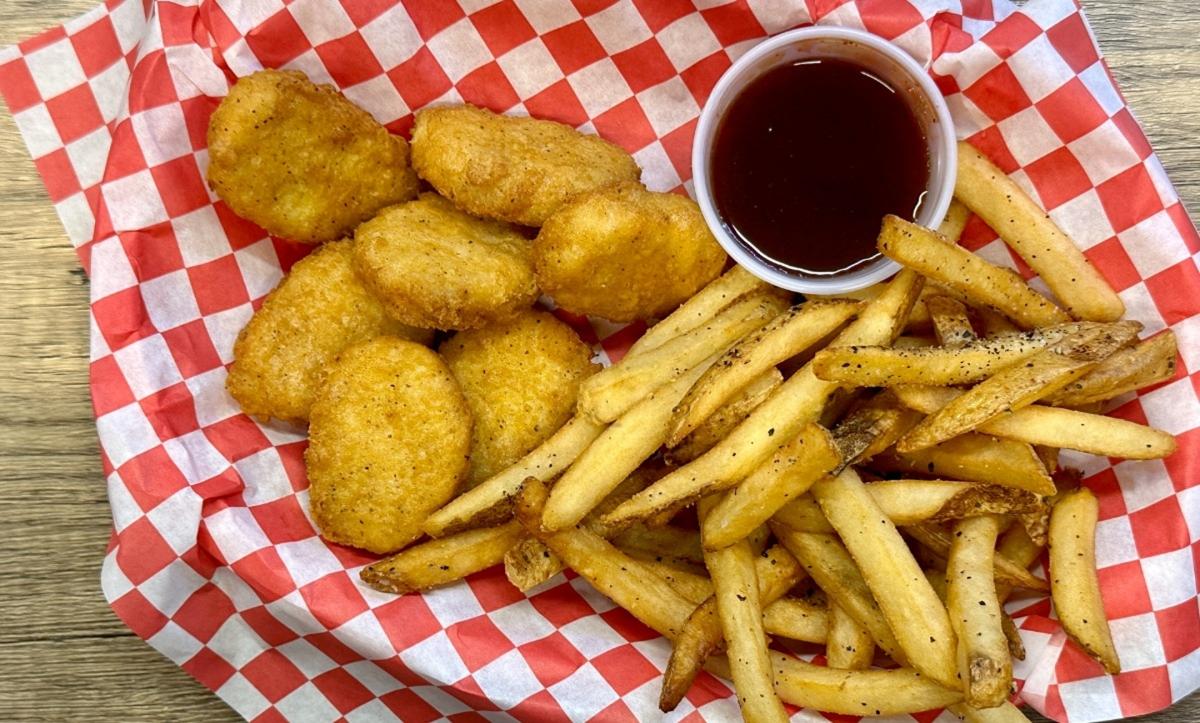 6pc Chicken Nuggets w/ Fries