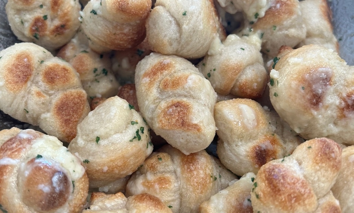 Garlic Knots (x6)