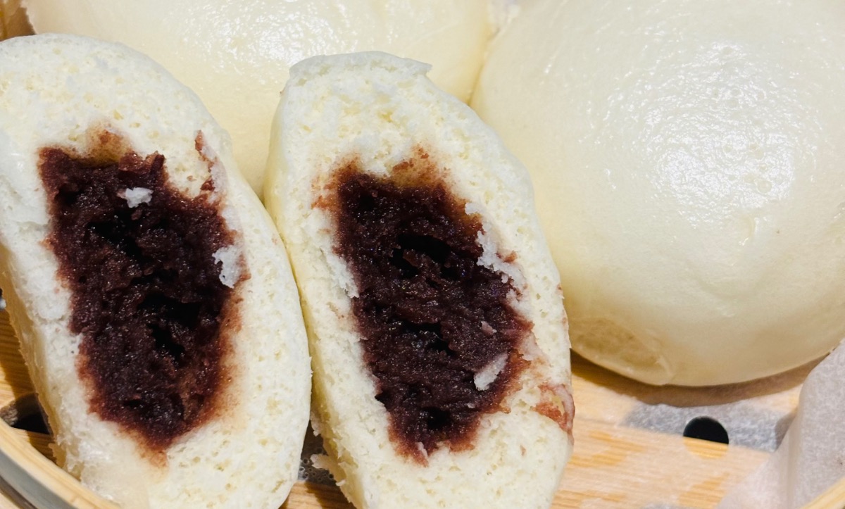 B18. Red Bean Bun