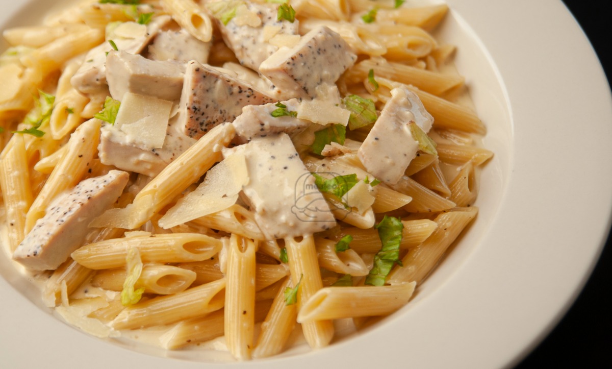 Pasta w/ Alfredo Sauce