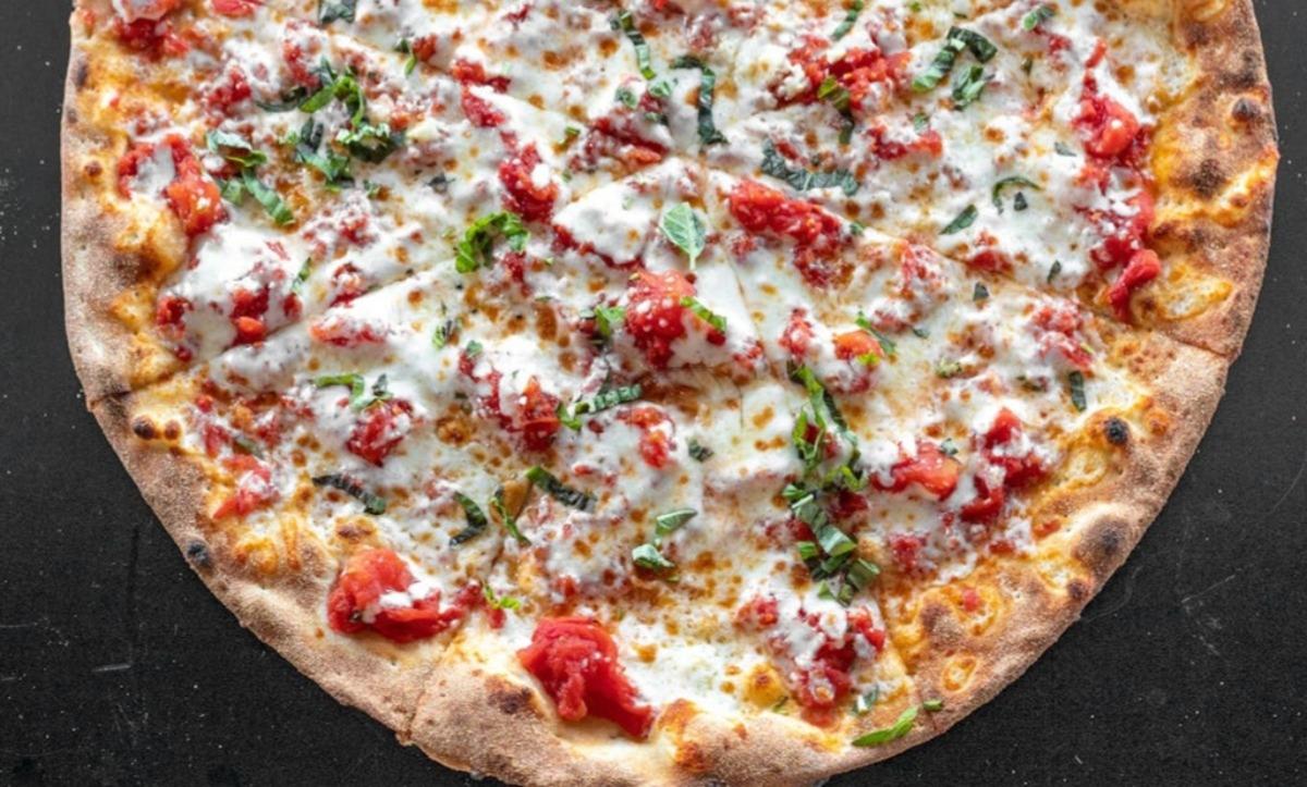 Plum Tomato & Basil Pizza