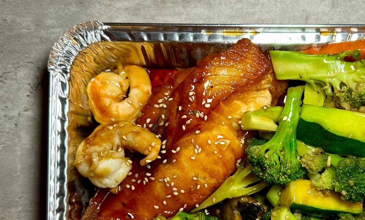 Hibachi Salmon Lunch