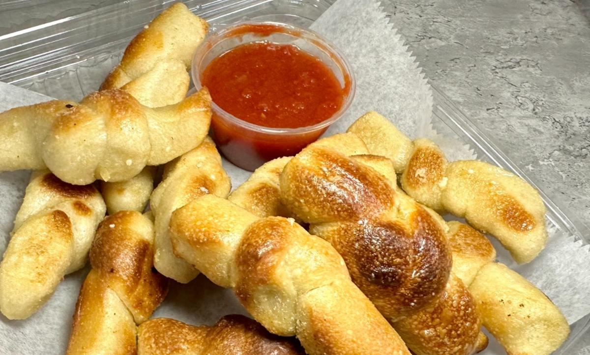 Garlic Knots w/ Side Sauce