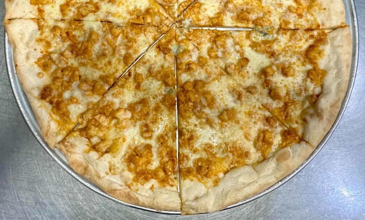 Buffalo Chicken Pizza (12 Cut)