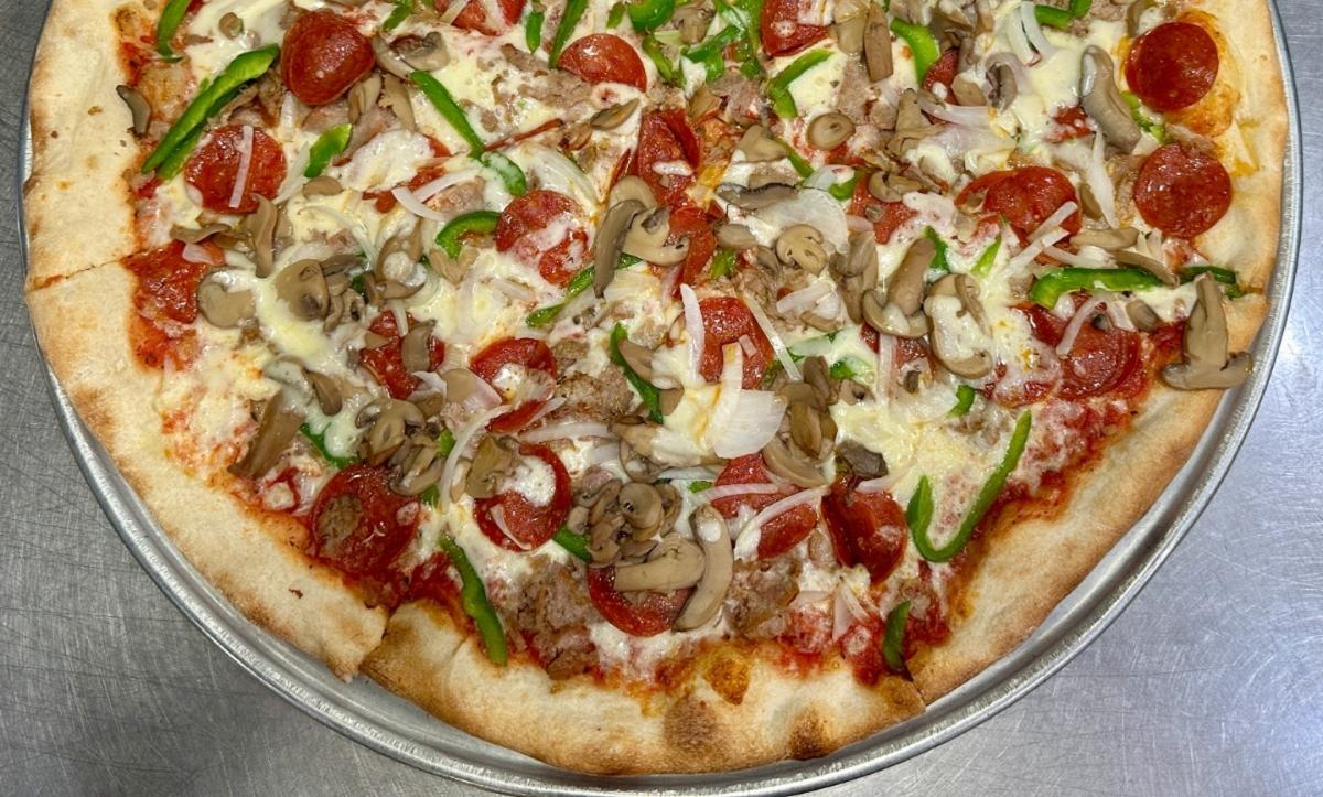 Deluxe Pizza