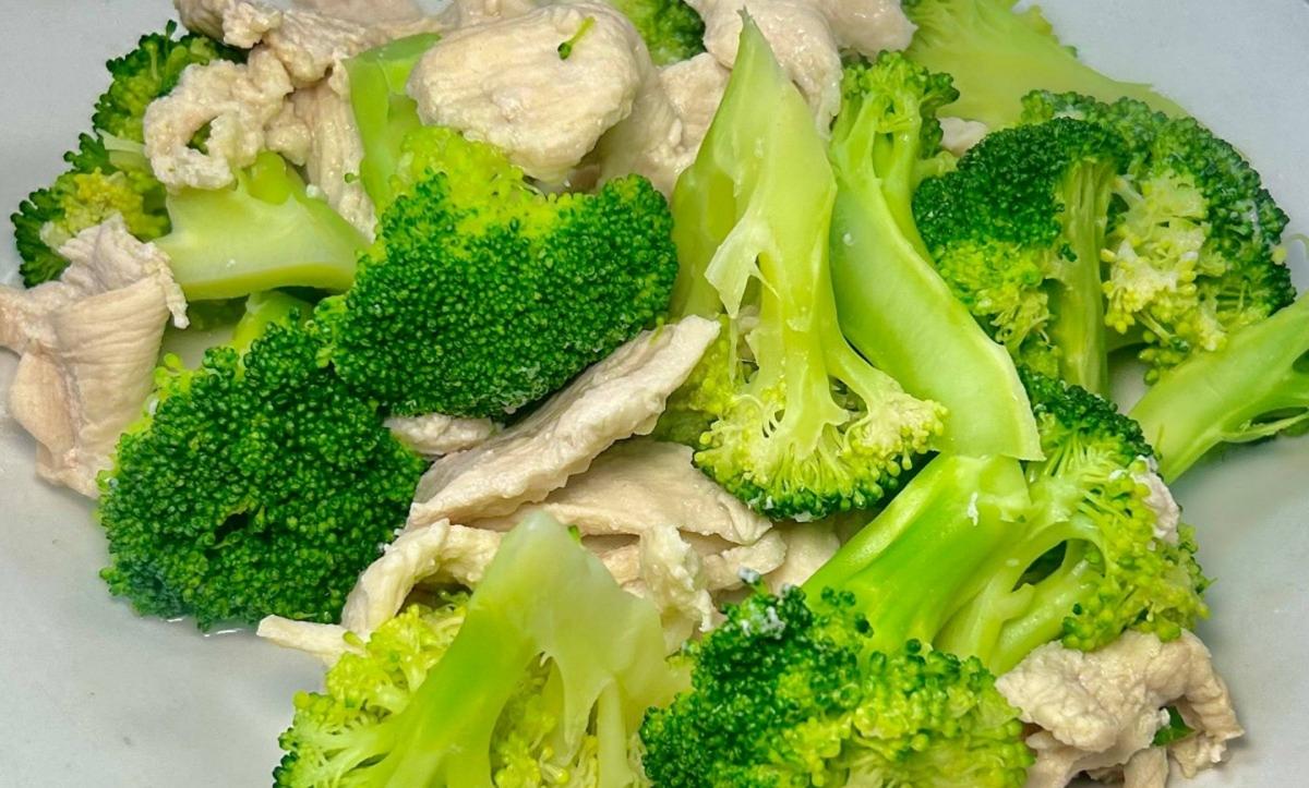 D1. White Meat Chicken w. Broccoli