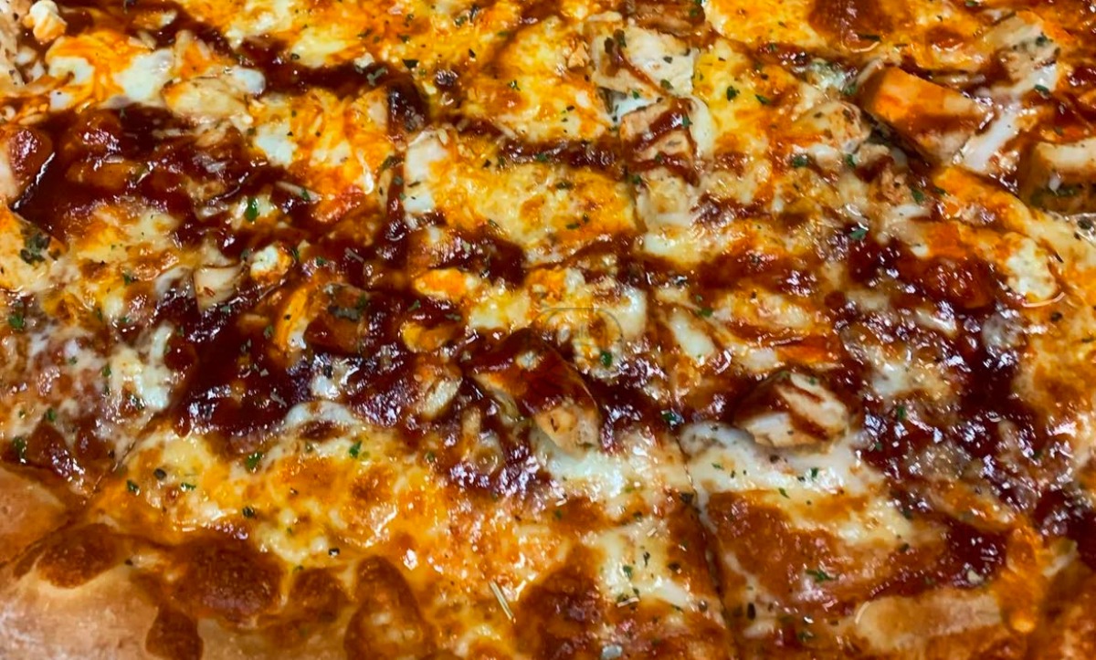 Buff-a-que Pizza