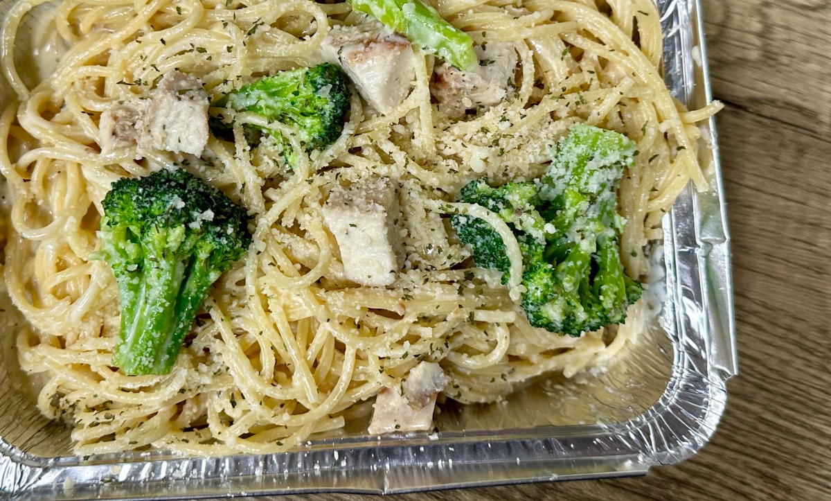 Pasta Alfredo w/ Chicken & Broccoli
