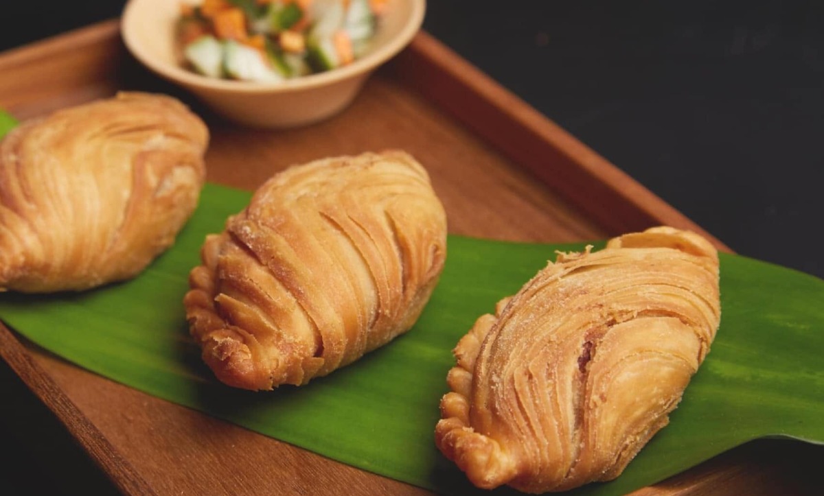 A21. Curry Puff (3)