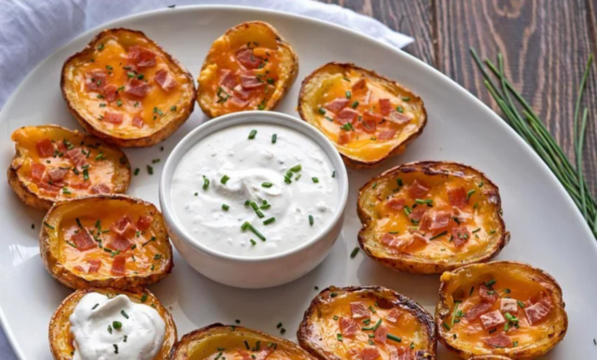 Potato Skins w/Cheese & Sour Cream