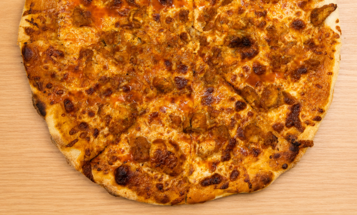 Large Buffalo Chicken Pizza (8 Cut)