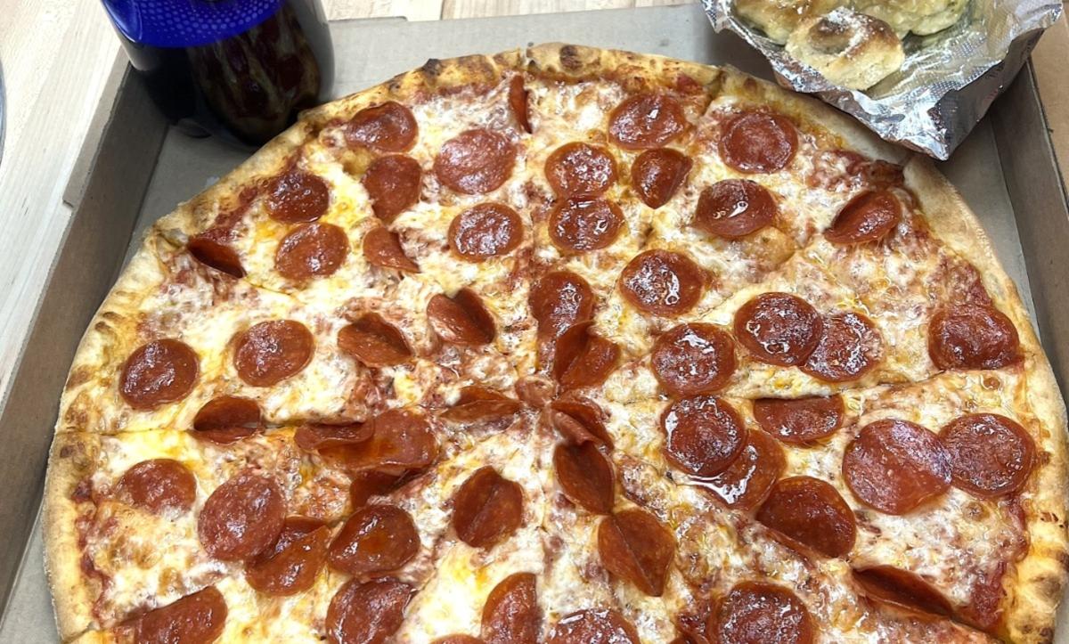 XLarge 12-Cut Pizza w/Garlic Knots & a 2-Liter Soda Special
