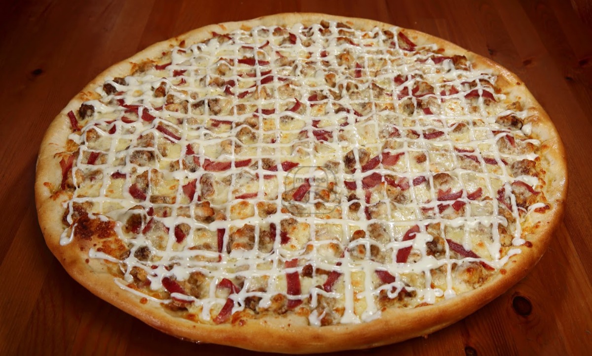 Chicken, Bacon, Ranch Pizza