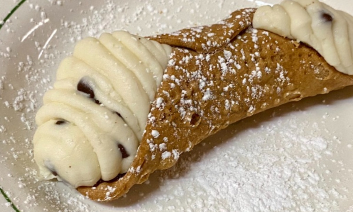 Large Cannoli