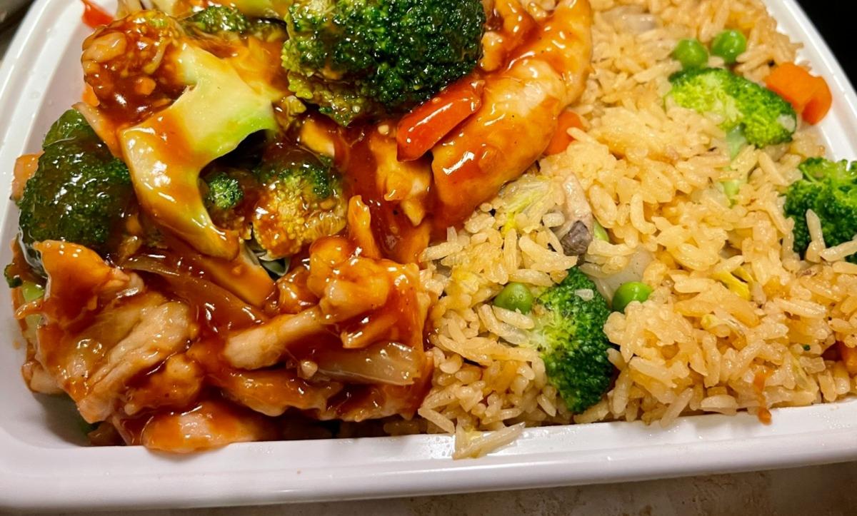 S6. Chicken with Broccoli Special Combination Platter