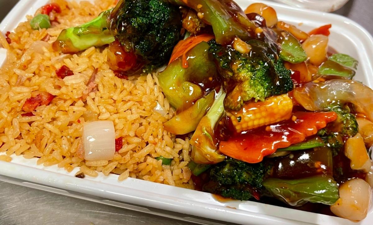 S12. Broccoli with Garlic Sauce Special Combination Platter