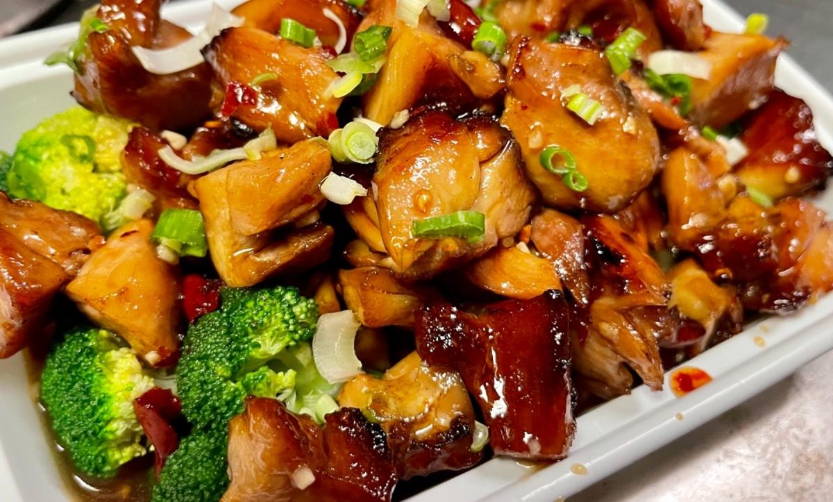 L12. Pork with Broccoli in Garlic Sauce Lunch Special