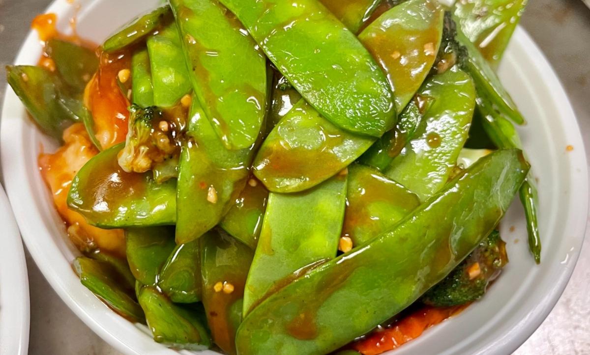 L33. Chicken with Snow Peas Lunch Special