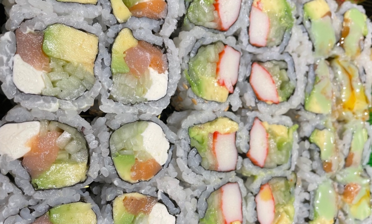 Lunch Any 3 Rolls