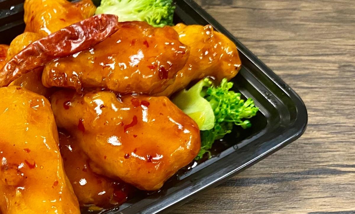 Lunch General Tso Chicken*